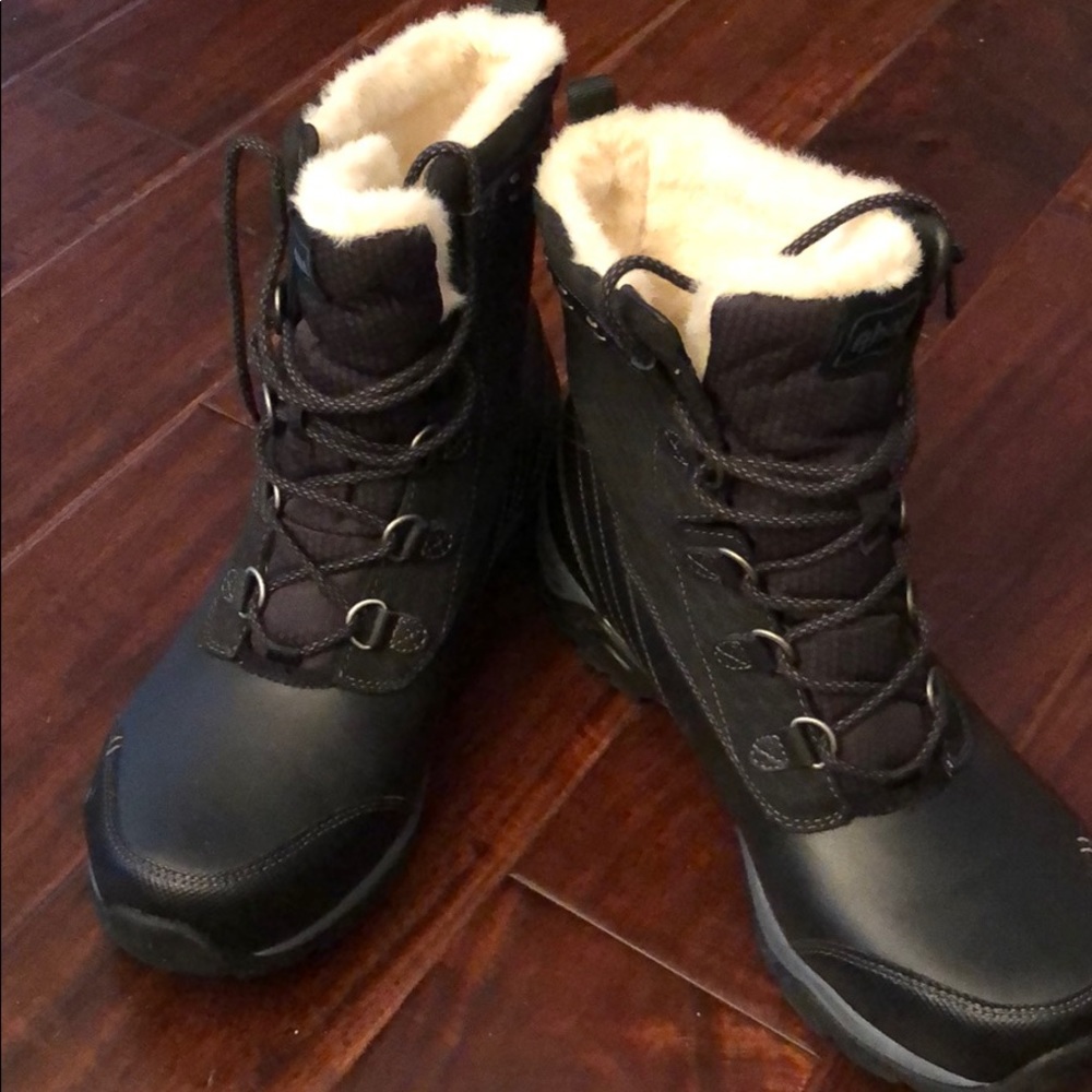 Ahnu Insulated Winter Boots Size 11M